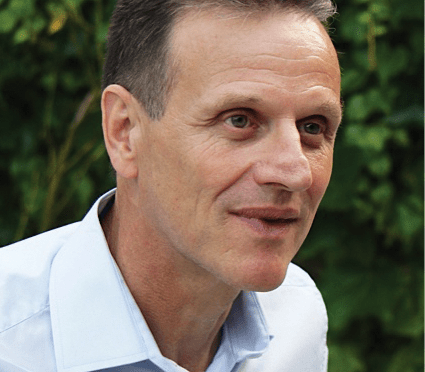 Hervé Chavas est médiateur, consultant et formateur. Après avoir été cadre territorial à la DRH de la ville de Lyon, il a fondé son cabinet en 2005. Il est aussi maître de conférences associé au CIFFOP de l’université Paris II Panthéon-Assas.