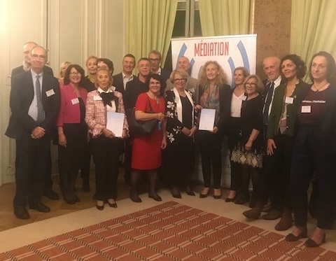 Le Livre Blanc de la médiation, qui présente un socle commun de propositions portées par le collectif Médiation 21, a été remis à Madame Nicole Belloubet, Garde des Sceaux le 17 décembre 2019.